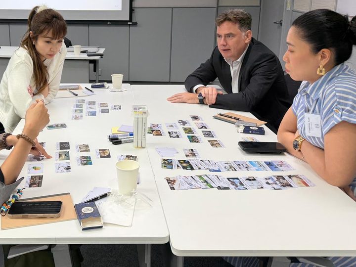 Andy Clark coaching participants in a close table conversation